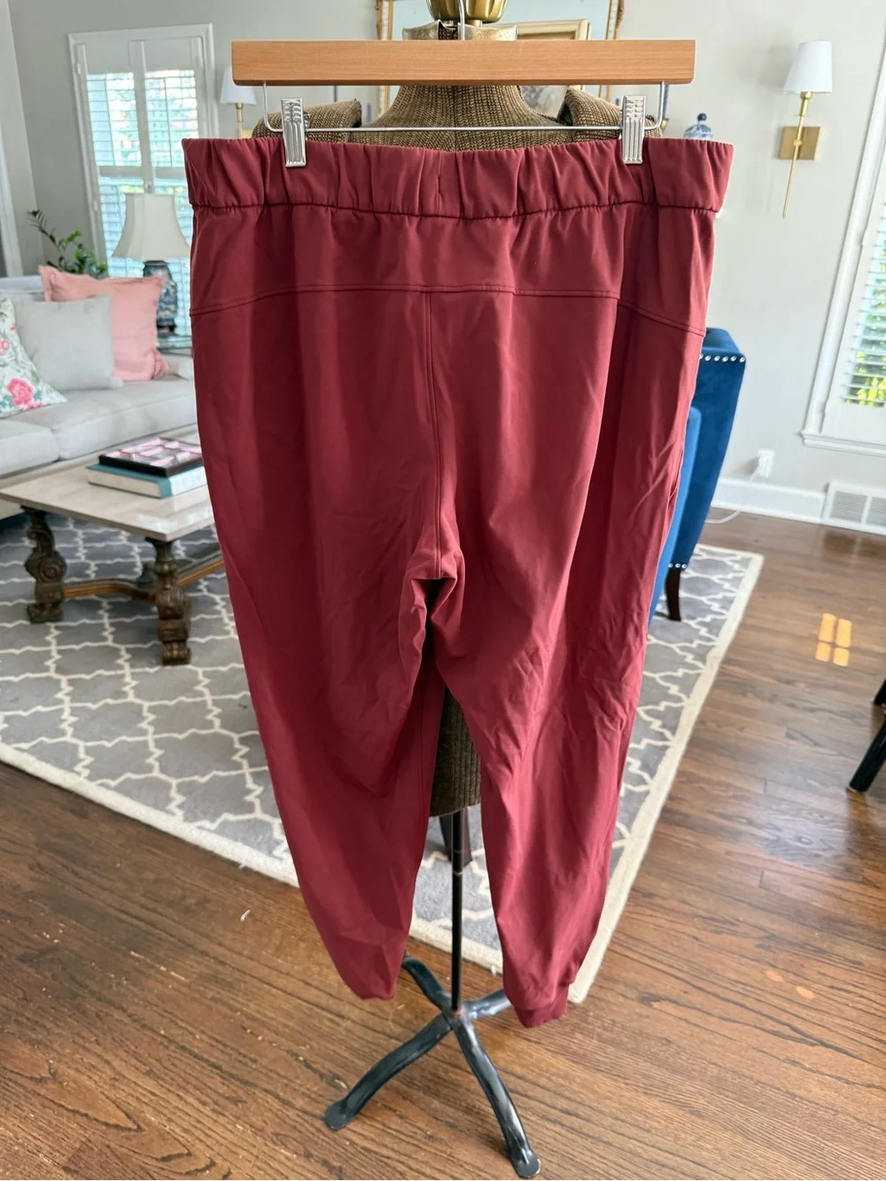Womens Lululemon On the Fly Jogger 28